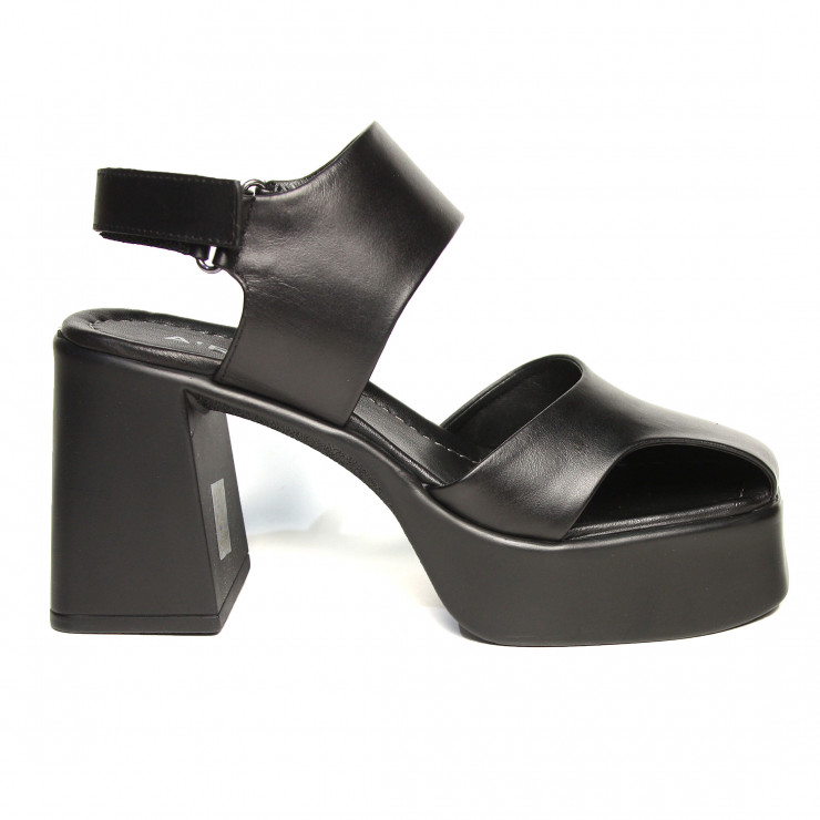 133670 Босоножки black
