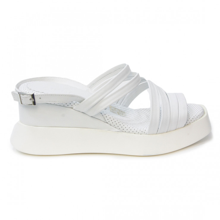 133445 Босоножки white