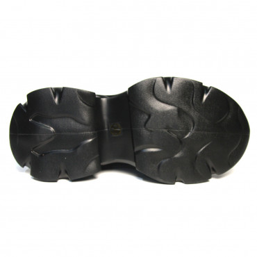 133625 Кроссовки black