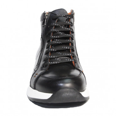 133532 Кроссовки black