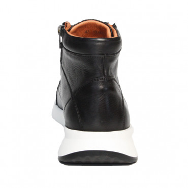 133532 Кроссовки black
